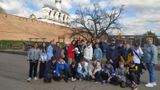 Учащиеся 6А класса с классным руководителем у стен Кремля
