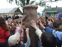 памятник рукавице в д. Киндасово