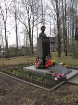 Бюст Герою Советского Союза М. Мелентьевой