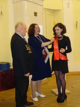 Диплом с отличием Таратунин Б.К. вручает Геворгян Сюне.