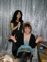 Все прически мы придумываем сами. И&nbsp;делаем все в&nbsp;очень необычных условиях. Вы спросите, где именно. А&nbsp;я отвечу&nbsp;— прямо на&nbsp;сцене, за&nbsp;кулисами.