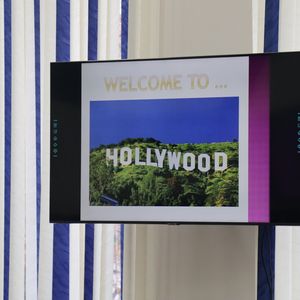 «Welcome to Hollywood - Добро пожаловать в Голливуд»