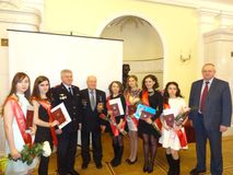 Отличники - 2017 с почетными гостями.