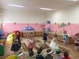 Танец с зонтиками