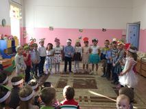 Старшая и подготовительная группы рассказывают стихотворения про осень
