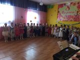 Старшая + подготовительная группы поют песню про маму