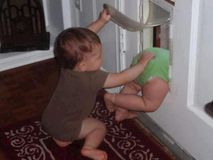 Извини, дорогая, предки вернулись внезапно, я позвоню.