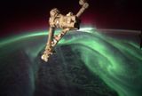 18. Северное сияние из космоса. Фотография NASA/Joe Acaba.