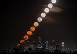 14. Луна над Лос-Анджелесом. Фотограф Dan Marker-Moore.