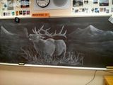 Учитель рисования каждый день создает шедевры на доске, чтобы вдохновить своих студентов.
