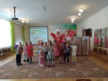 2 мл. группа "Почемучки"     игра "Цирк"