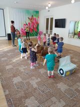 1 младшая гр. "Теремок" игра "Наша улица"