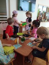 средняя группа № 5 "Солнышко" игра "Путешествие  на автобусе к водопаду Кивач"