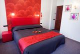 Comfort Room "Red"