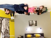 Дом вверх дном