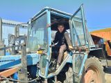 Студент группы №14 Федосенков Данила проходит практику на тракторе в ИП «Мерзалиев»