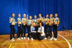 Команда по фитнес-аэробике "Энергия" с тренерами: Любовь Смирнова и Яна Скворцова