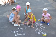 Маленькие художницы!