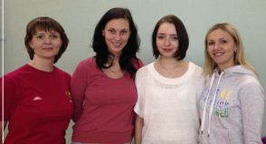 Молодые тренеры отделения художественной гимнастики с выпускницей отделения