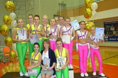 Тренер отделения аэробики со своими Чемпионками!