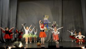 Танцевальный коллектив "Радуга", рук. Панкова И.О.