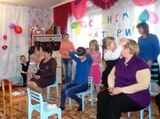 Конкурс в День матери "Наряди маму"