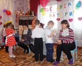 Конкурс в День матери "Накорми маму"