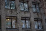 Оформление здания школы к Новому году.
