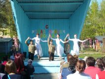 Памяти павших будем достойны