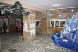 Оформление здания школы к Новому году.