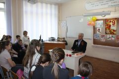 Ветераны и военные офицеры в гостях у школьников