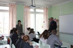 Ветераны и военные офицеры в гостях у школьников