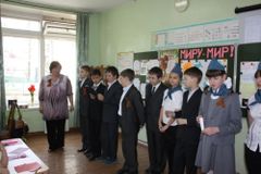 Ветераны и военные офицеры в гостях у школьников