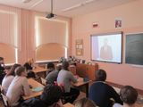 Учащиеся 9 класса на просмотре видеоролика выступления президента России.