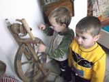 Знакомство с прялкой