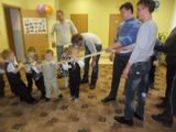 Перетягивание каната на февральском утреннике