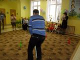 Папы соревнуются.