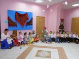 каждый занят своим делом