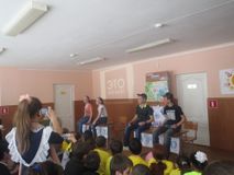 школьный конкурс инсценированной песни Тема: «Многоликий мир»