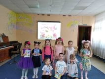 старшие группы "Дюймовочка", "Незнайка", "Золушка", средние группы "Антошка", "Василиса"