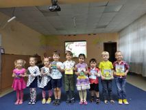 II младшие группы "Синеглазка", "Колобок", "Чипполино"