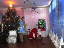 сюрпризный момент "Волшебный аппарат" раздавал подарки