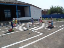 изучаем правила дорожного движения