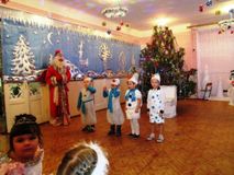 веселые снеговики