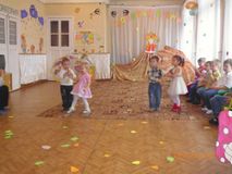 танцуют наши малыши