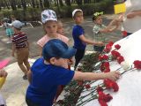 Возложение цветов к памятнику "9 мая"
