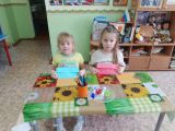 Как хорошо, легко бывает дома, Где всё уютно, близко и знакомо;
