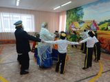 Весь хутор песнями объятый