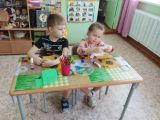 Вот квадратик, треугольник,  Получился целый домик!