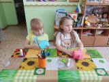 В городе дома – домищи  И машин, пожалуй, тыщи,